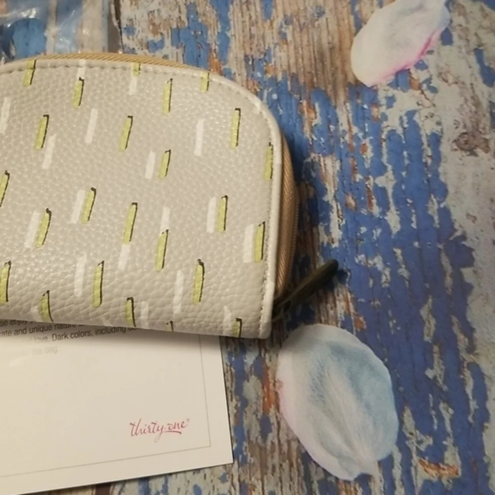 thirty‎ one .. Half Moon Card Wallet .. Dancing Dash Pebble .. NWT